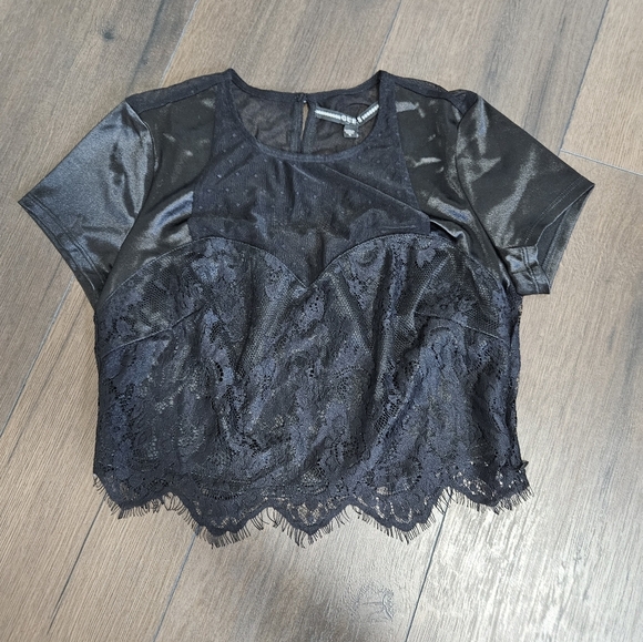 🔴 GUESS Kenzy Lace Crop Top - SIZE S - Picture 8 of 12